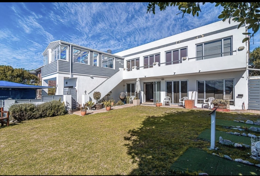 7 Bedroom Property for Sale in Kleinbaai Western Cape